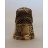 A small 15 carat gold thimble attractively decorat