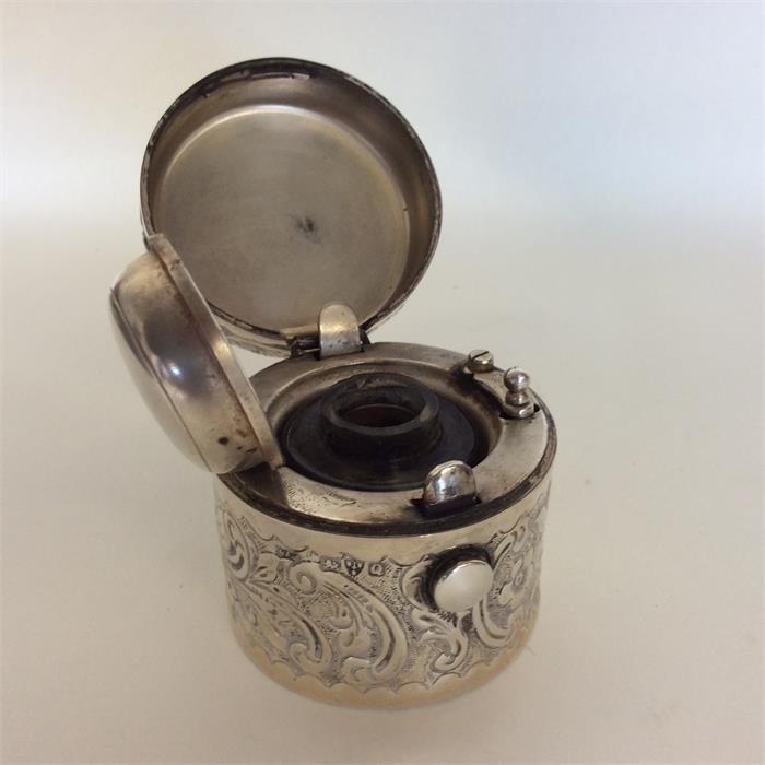 A heavy cylindrical embossed silver ink pot with s - Image 3 of 3