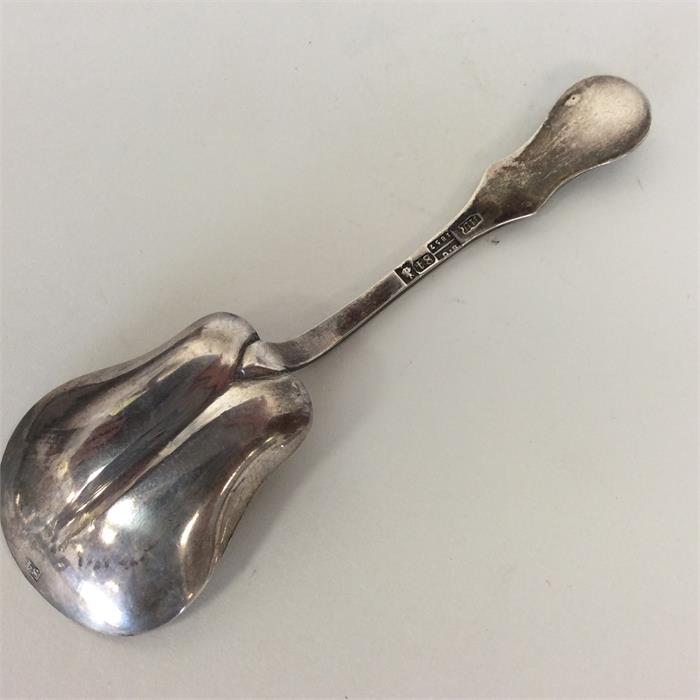 A Russian caddy scoop with silver wavy edge. Appro - Image 2 of 2