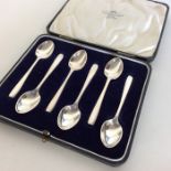 A boxed set of six silver coffee spoons. London. A