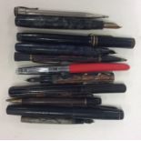A collection of Antique fountain pens. Est. £20 -