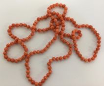 A good string of coral beads. Approx. 71 grams. Es