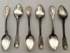 A set of six silver fiddle pattern teaspoons. Lond