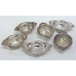 A good set of 4+2 silver boat shaped salts with sc