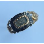 An Antique enamelled mourning ring decorated with