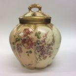 A good Royal Worcester pot pourri attractively dec