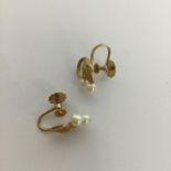 A pair of pearl earrings with gold mounts. Approx.