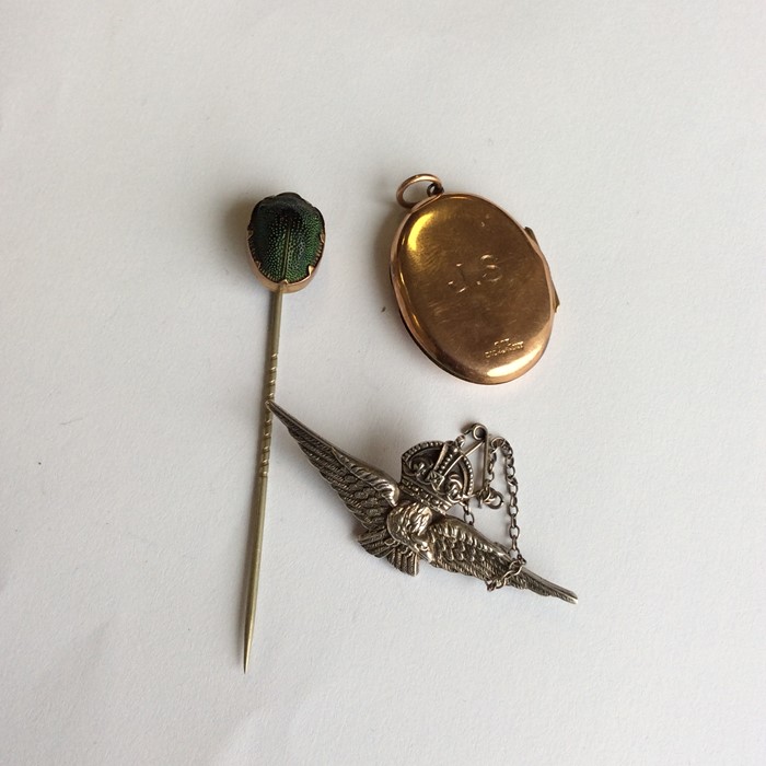 A scarab stick pin, a 9 carat mounted locket and a