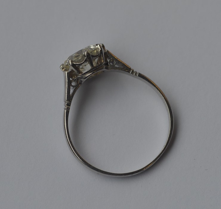 A diamond ring, the round brilliant cut weighing a - Image 2 of 2