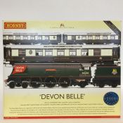 HORNBY: An 00 gauge boxed scale model train pack,