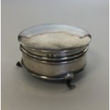 A small silver ring box with hinged top. Approx. 7