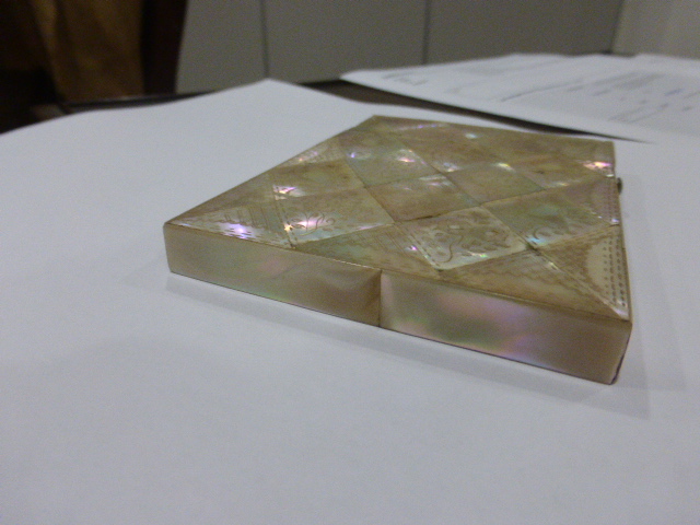 A 19th century mother-of-pearl card case, 10. - Image 6 of 7