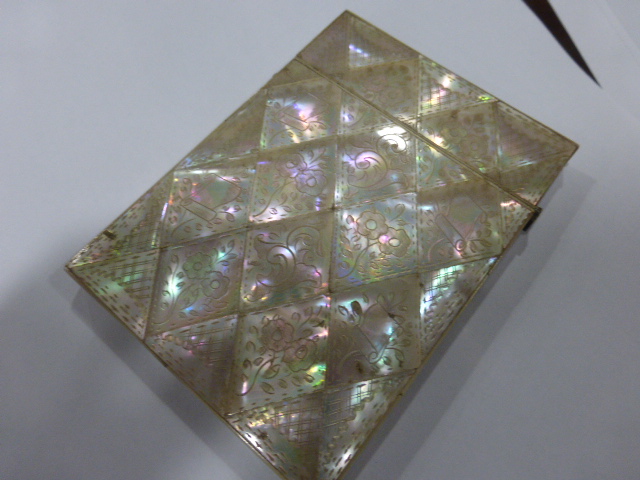 A 19th century mother-of-pearl card case, 10. - Image 4 of 7