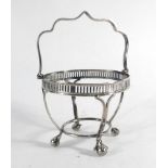 A late 19th/early 20th century silver plated sweetmeats dish holder, h.