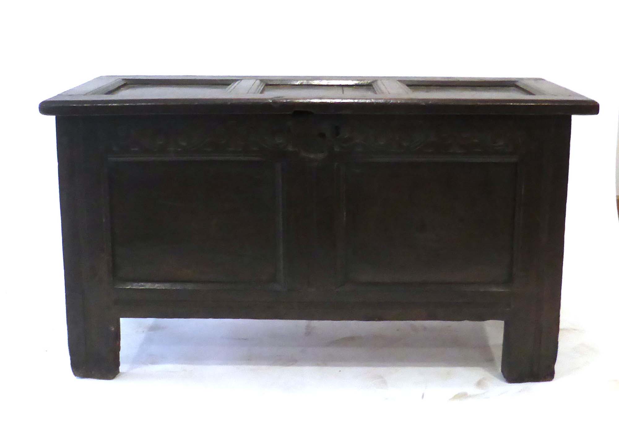 A 17th century oak panelled coffer on square straight stiles, l. - Image 2 of 5