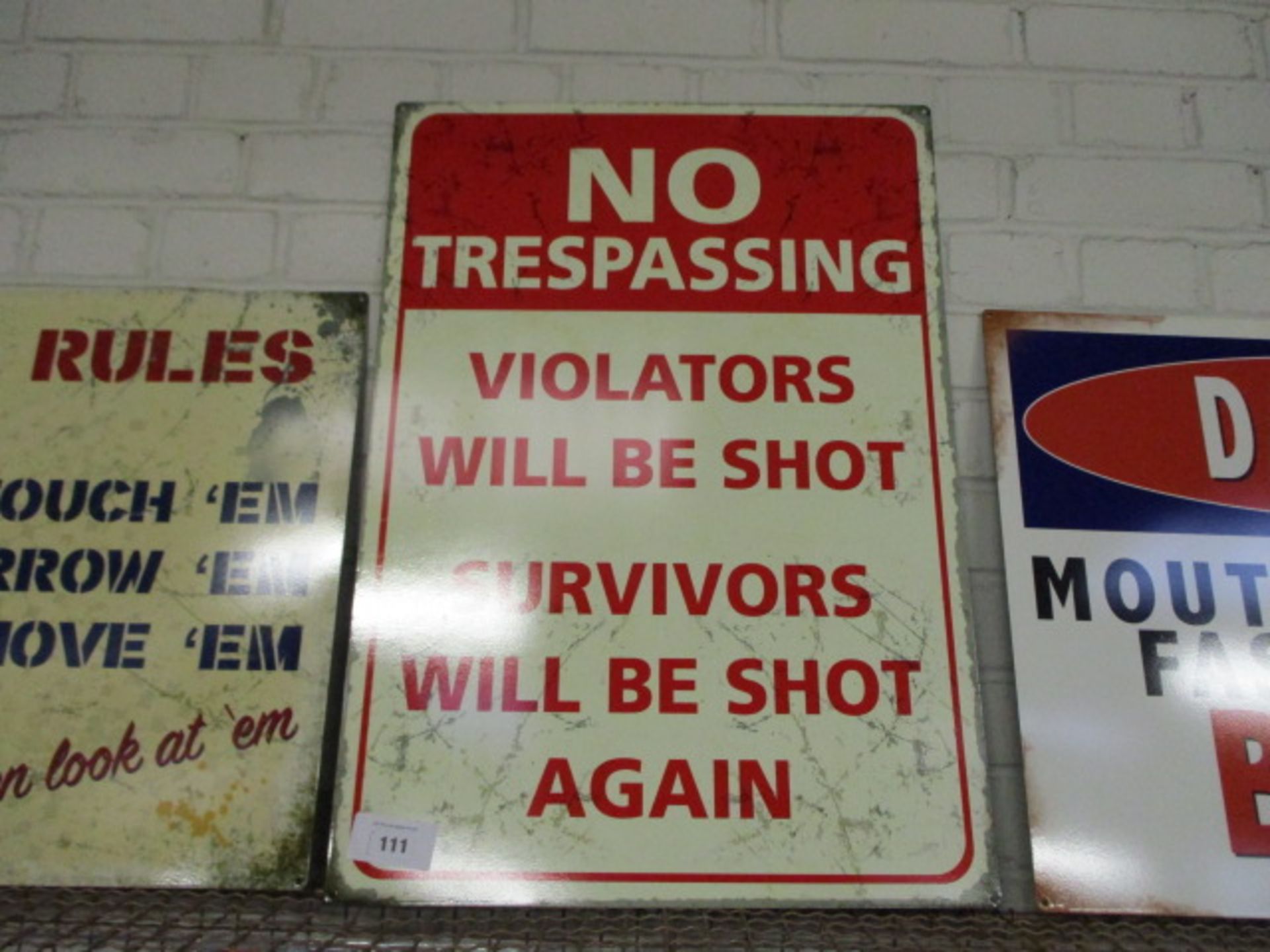 No trespassing enamel sign (118)