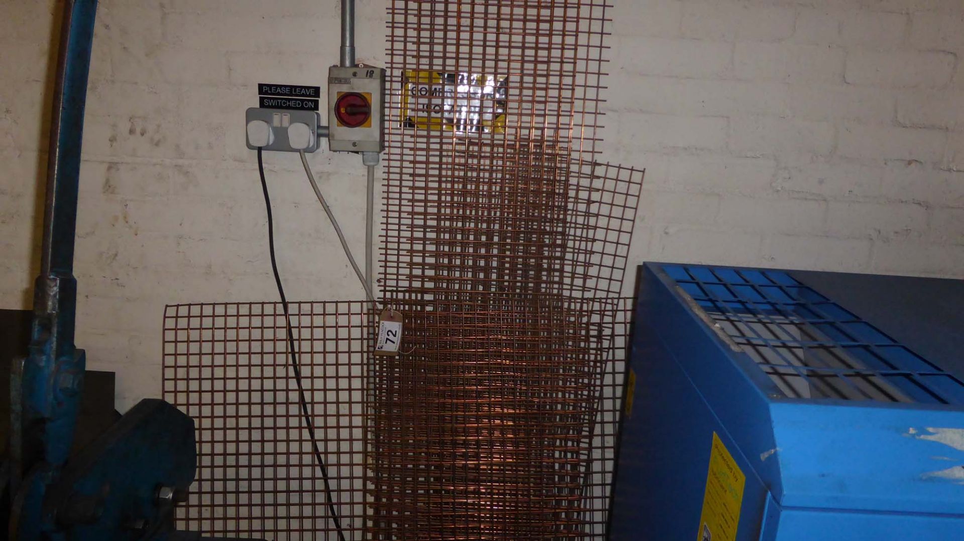 Qty of copper coloured weld mesh and steel and stainless metal off cuts