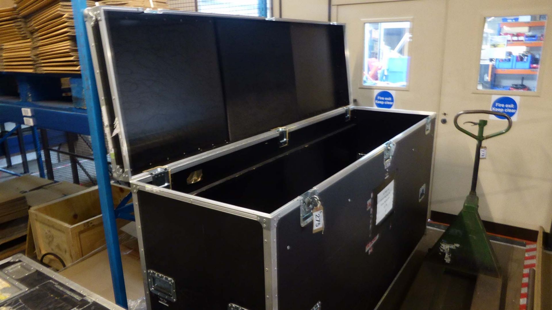 Large wheeled flight case with assorted clips and feet approx 2.2m x .66m x 1.09m - Bild 2 aus 3