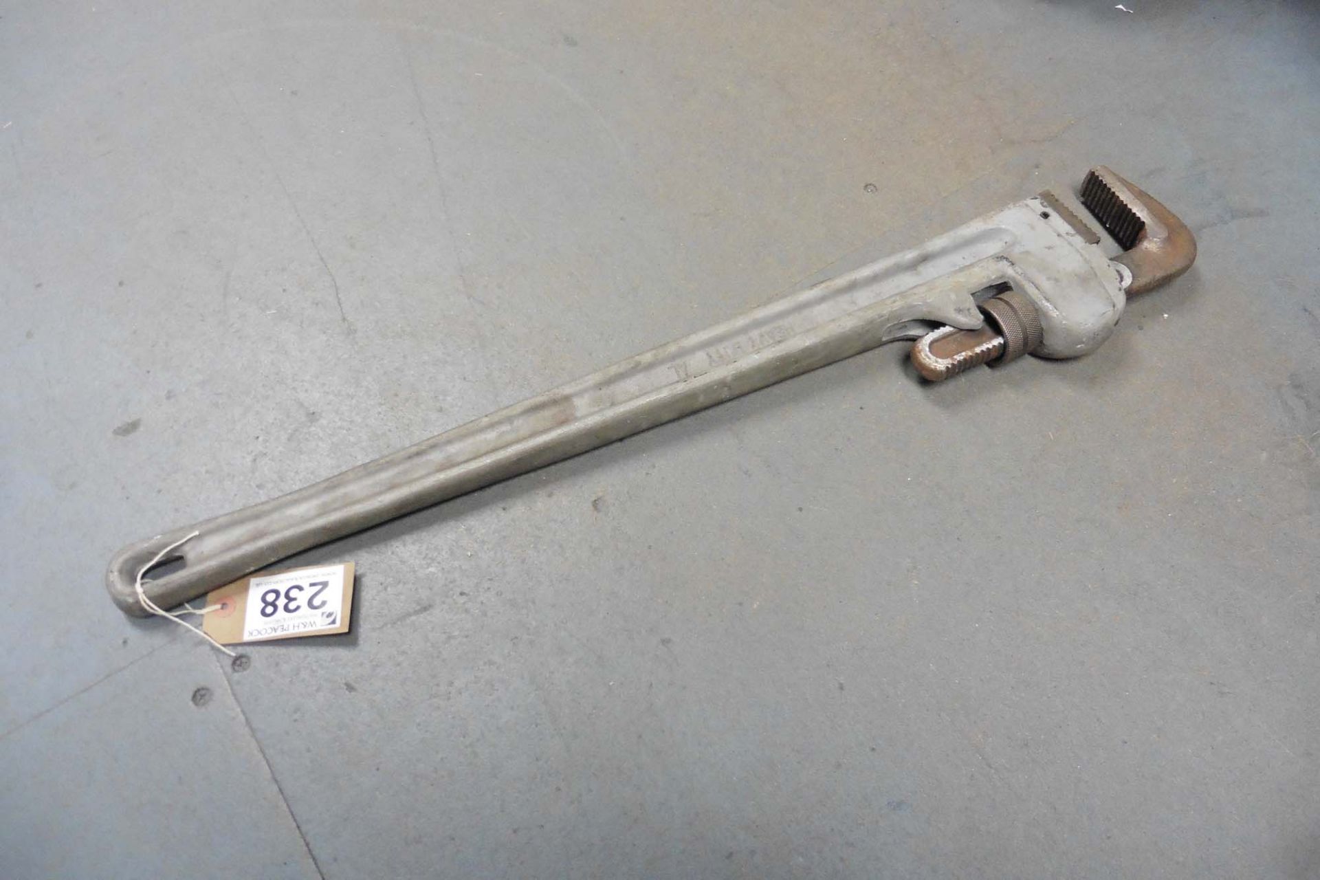 36in heavy duty pipe wrench