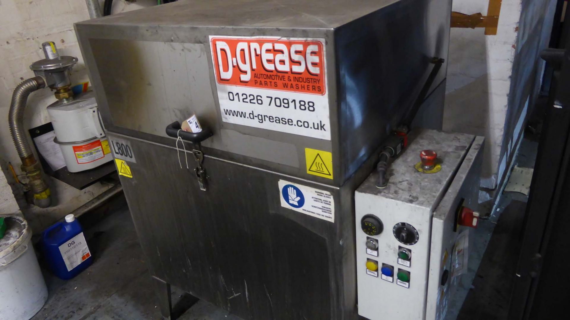 D-Grease hot wash model L800 parts washer with spare baskets, 3 phase (year approx 2014) - Image 2 of 2