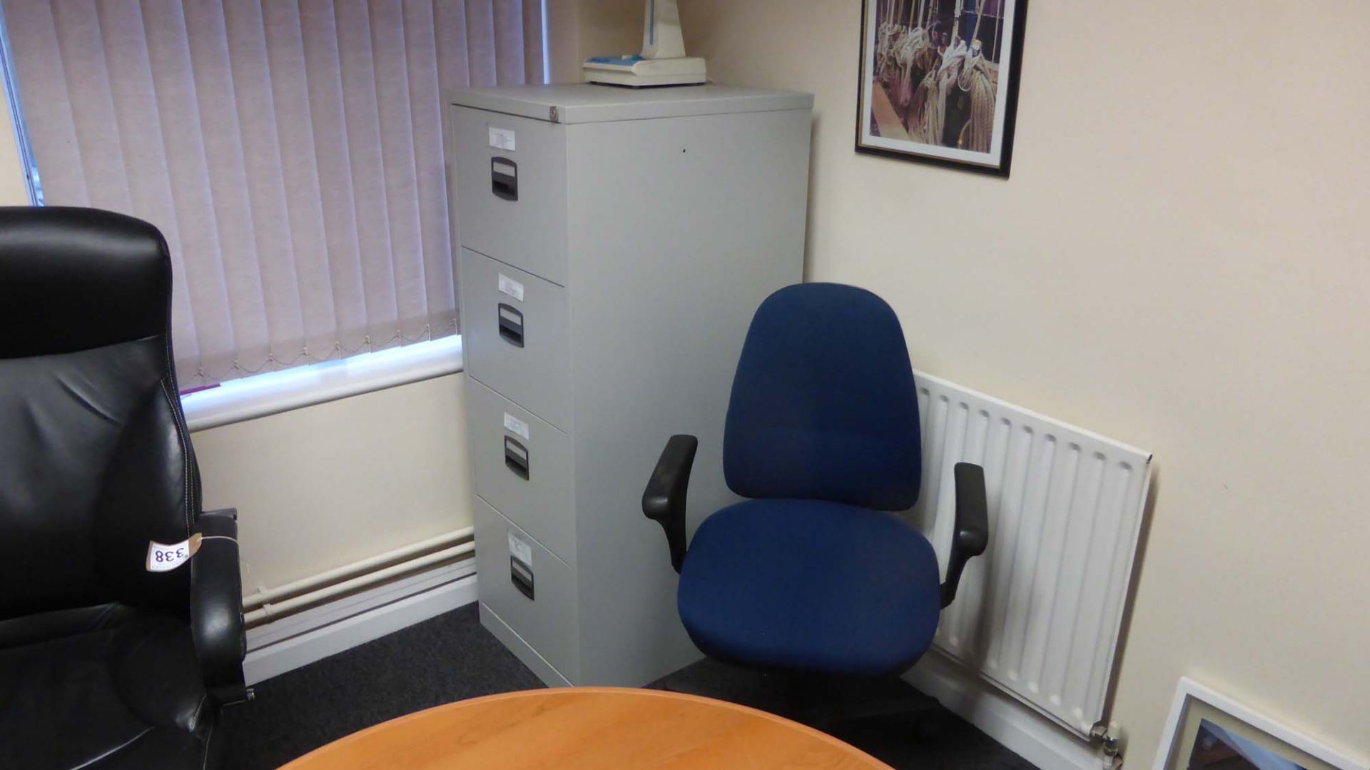 Office furniture in directors office comprising of a suite of cherry finish, L-shaped deks - Image 3 of 3