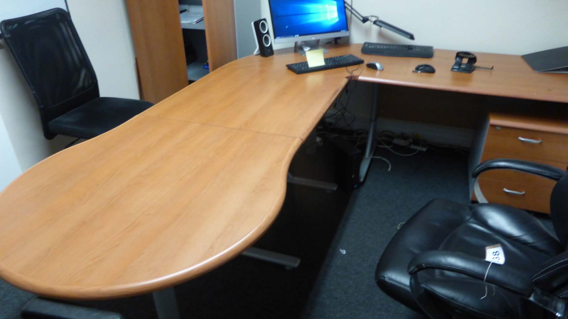 Office furniture in directors office comprising of a suite of cherry finish, L-shaped deks - Image 2 of 3