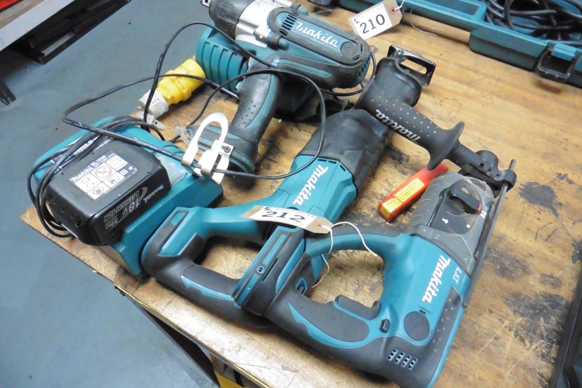 Qty of Makita battery tools, with 1 battery, 2 chargers, wrench, reciprocating saw and hammer drill - Image 2 of 2