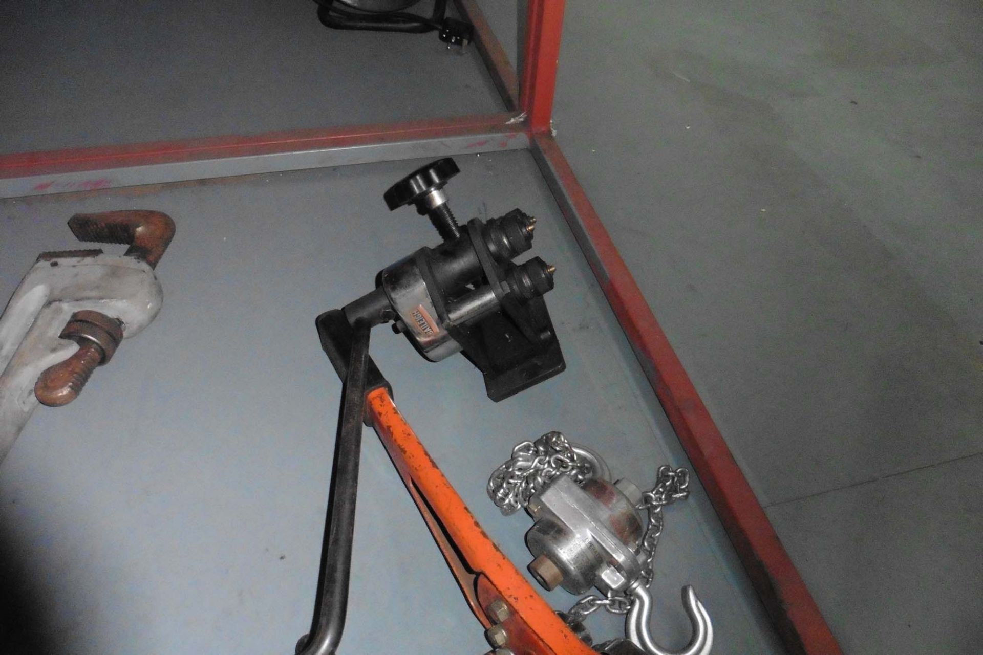 Baileigh hand pyramid roll, Ace 1.5 tonne lever block winch and a H&W 230kg mini chain hoist - Image 2 of 2