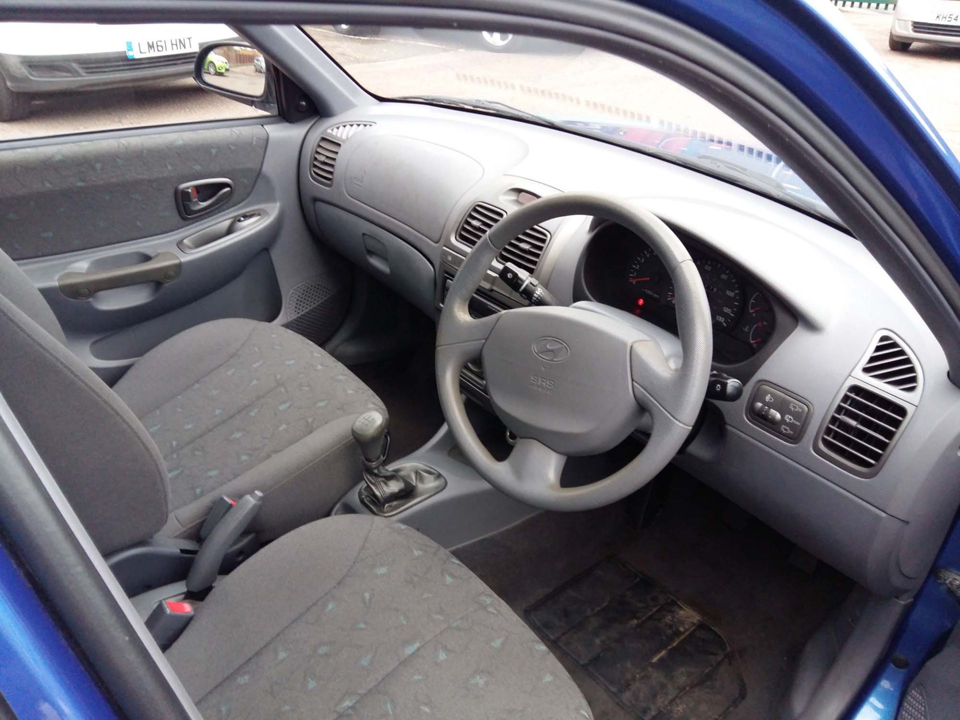 Hyundai Accent CDX 1495cc petrol 5 door hatchback Registration number: Y587 PVS First Registered: - Image 6 of 9