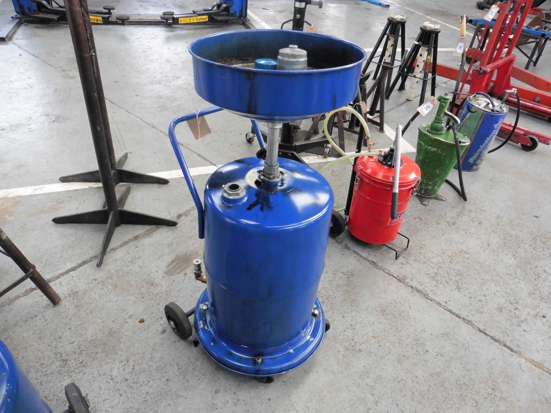 Blue air operated oil sump extraction unit