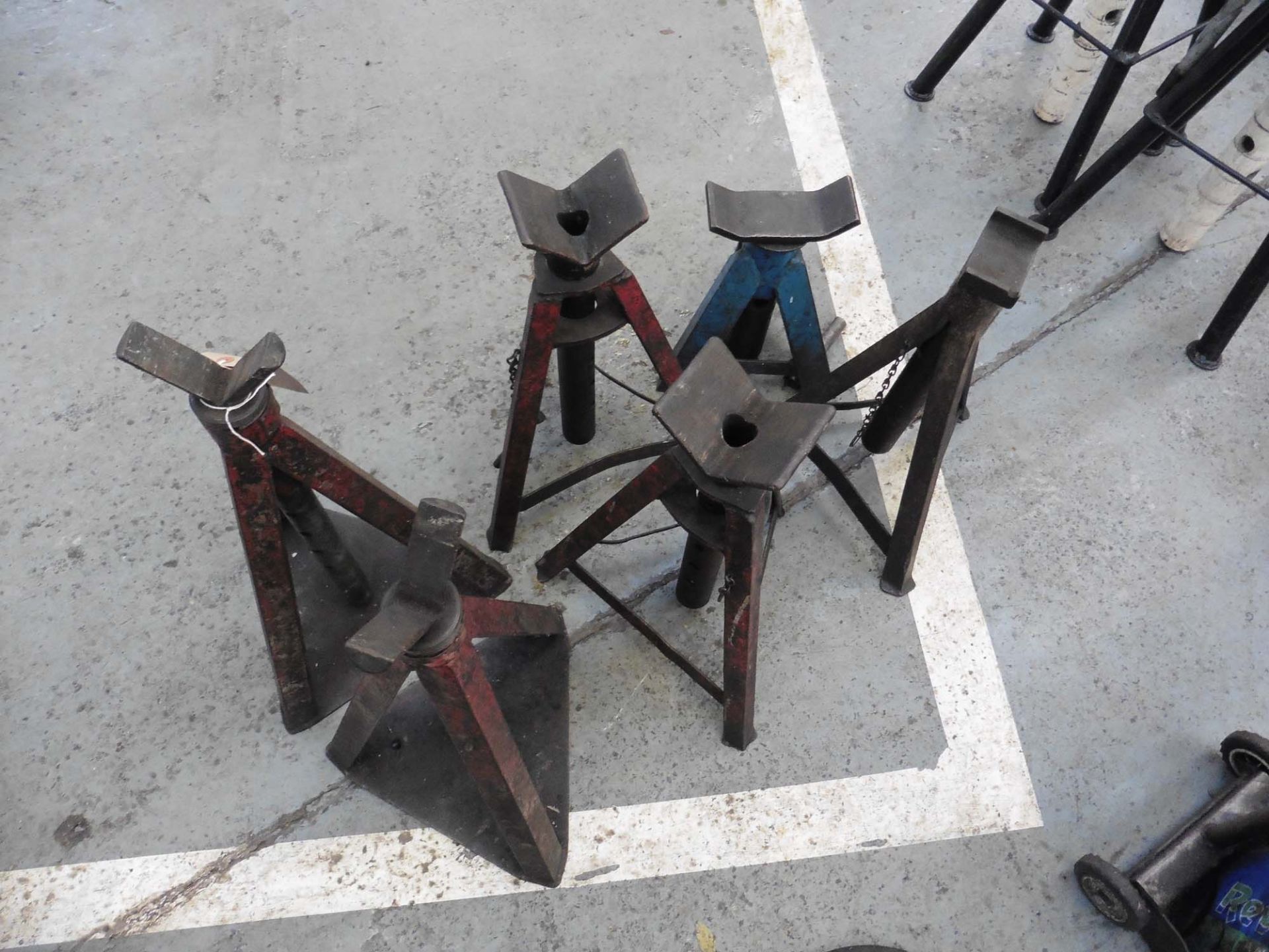 Six various axle stands - Bild 3 aus 3