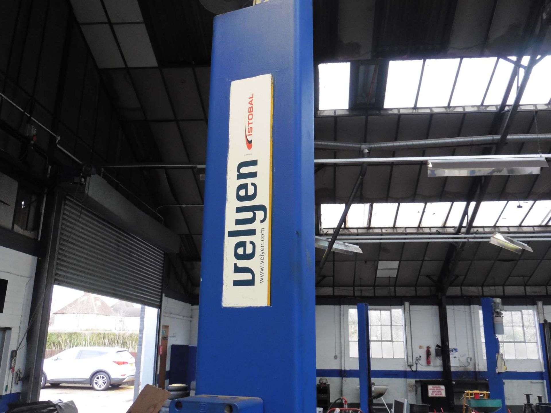 Valyen 3.5 tonnes capacity two post car lift, model 4EC1800, Serial No. 000060807 - Image 5 of 8