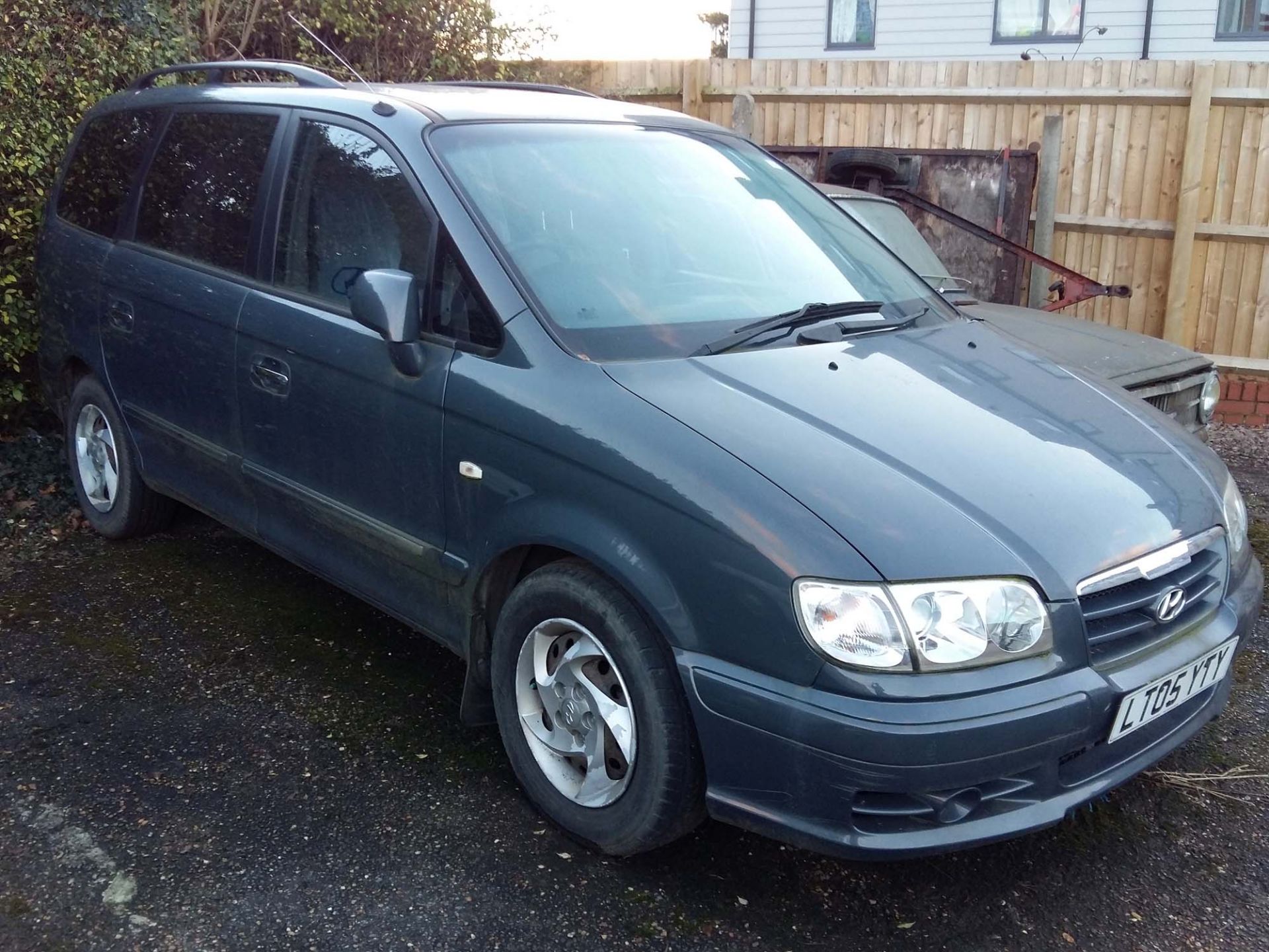 Hyundai Trajet GSI CRTD automatic 1991cc diesel MPV (non runner) Registration number: LT05 YTY First - Image 2 of 7