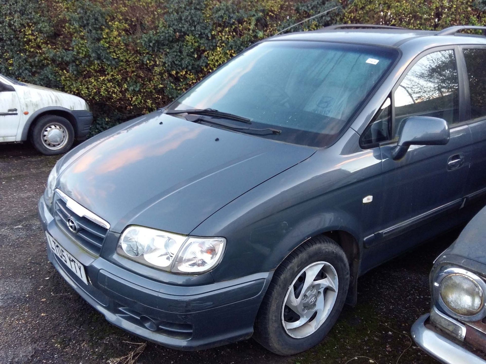 Hyundai Trajet GSI CRTD automatic 1991cc diesel MPV (non runner) Registration number: LT05 YTY First - Image 3 of 7