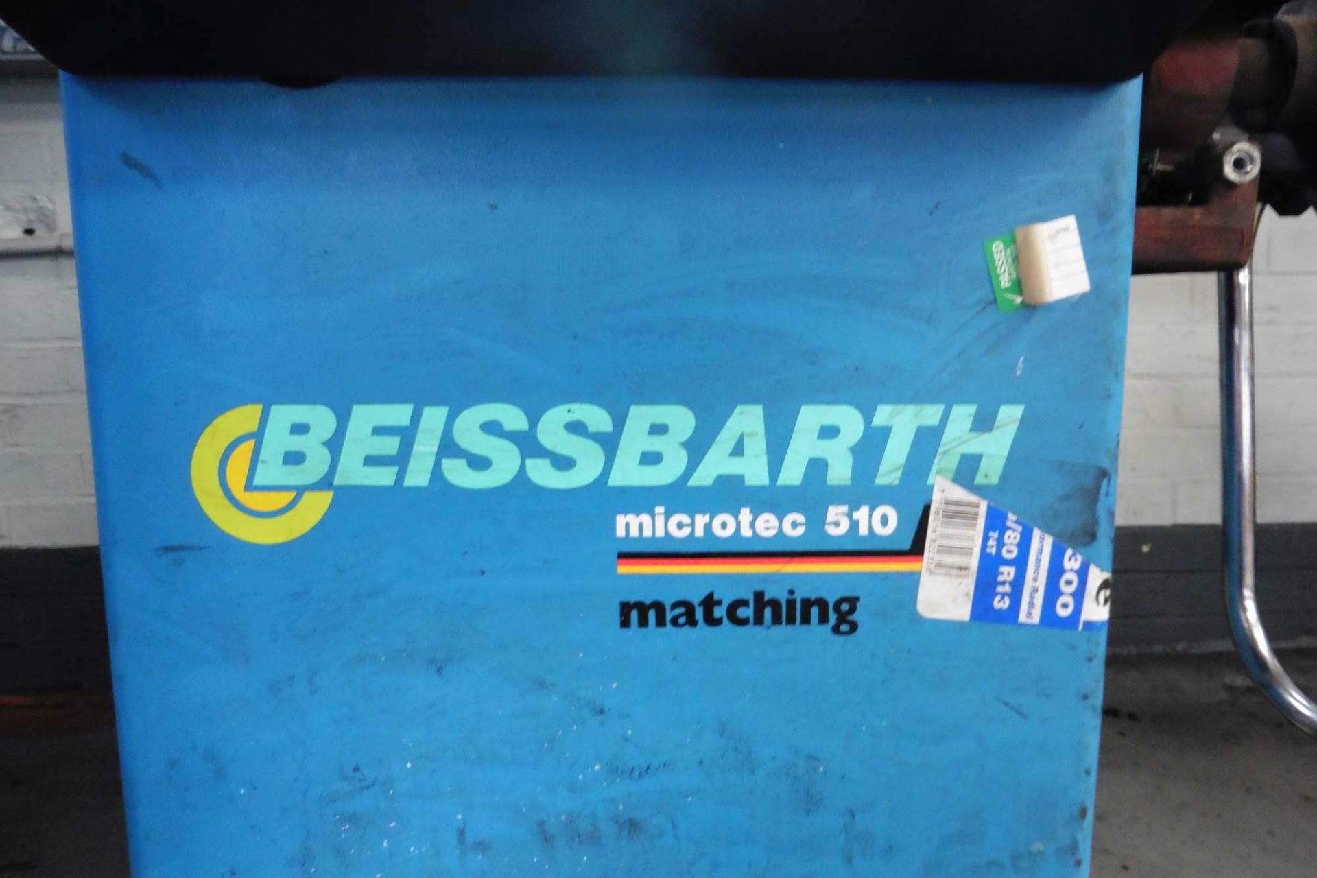 Beissbarth Microtec 5S10 wheel balancer with accessories, cabinets and wall rack of weights, type - Bild 8 aus 8