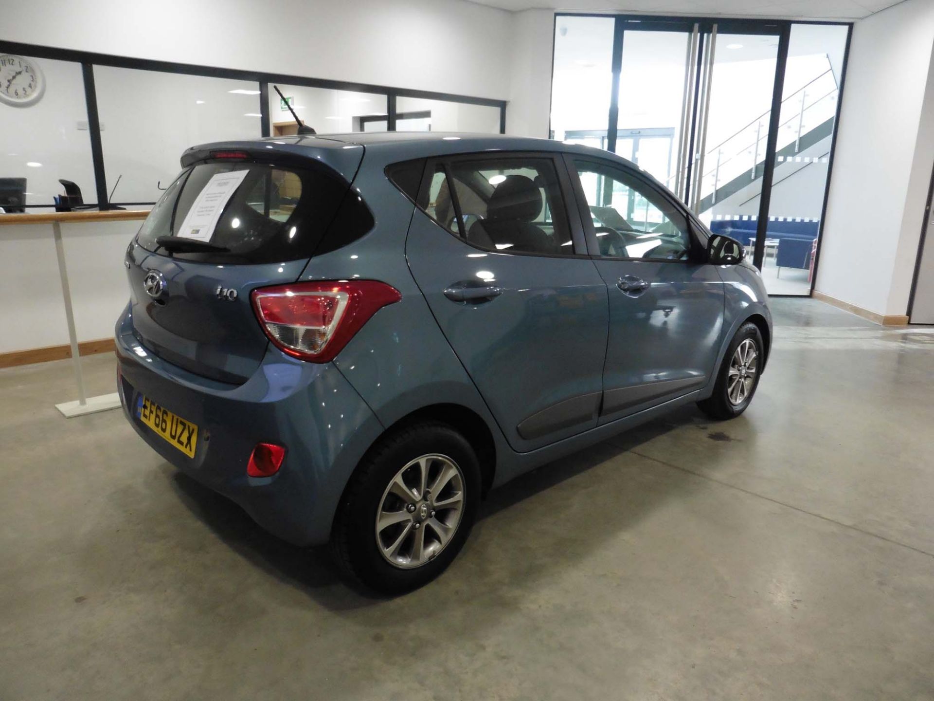 Hyundai i10 Premium 1248cc petrol hatchback Registration number: EF66 UZX First Registered: 29.11. - Image 4 of 4