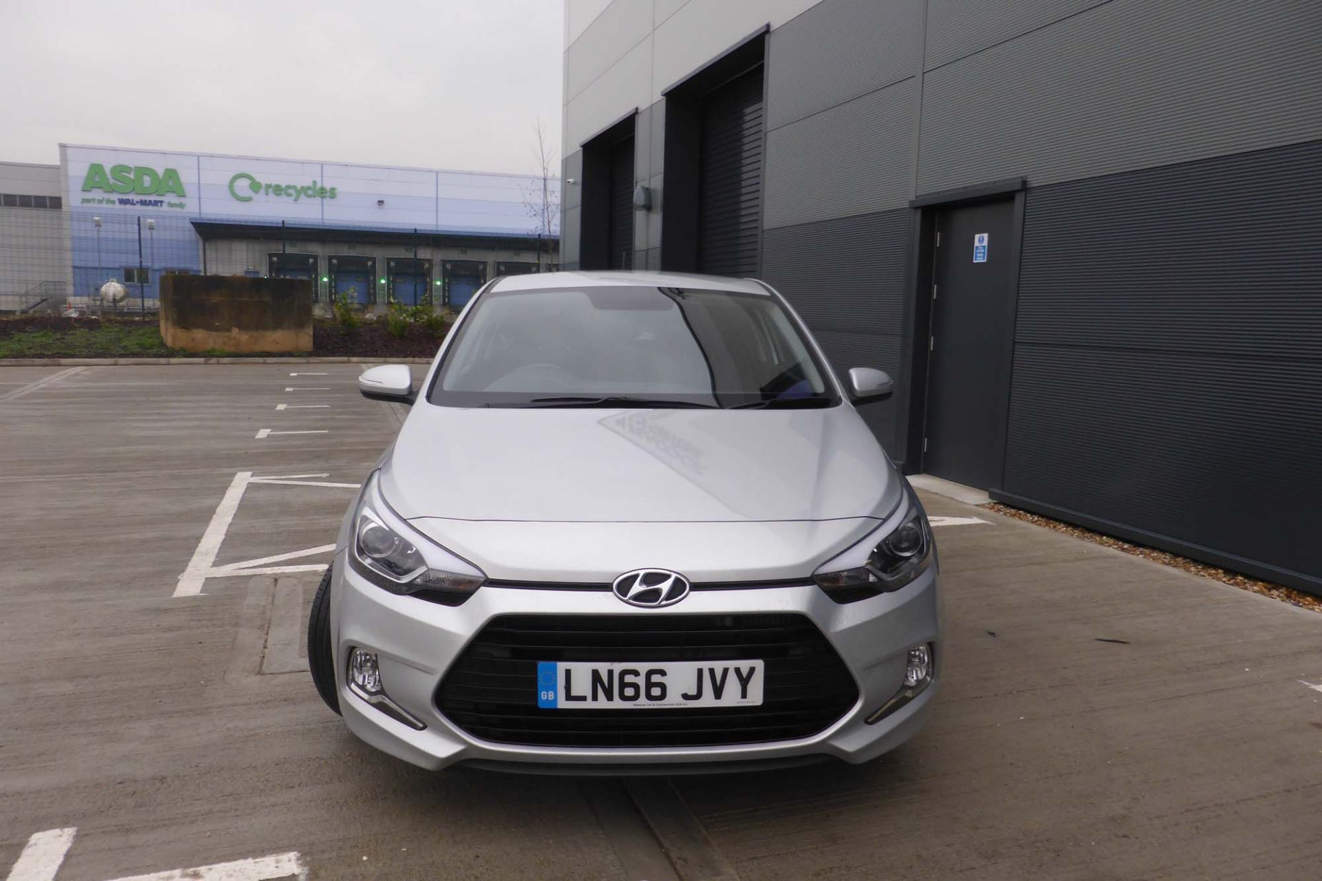 Hyundai i20 Sport Nav T-GDi 988cc coupe, petrol Registration number: LN66 JVY First Registered: 31. - Image 3 of 6