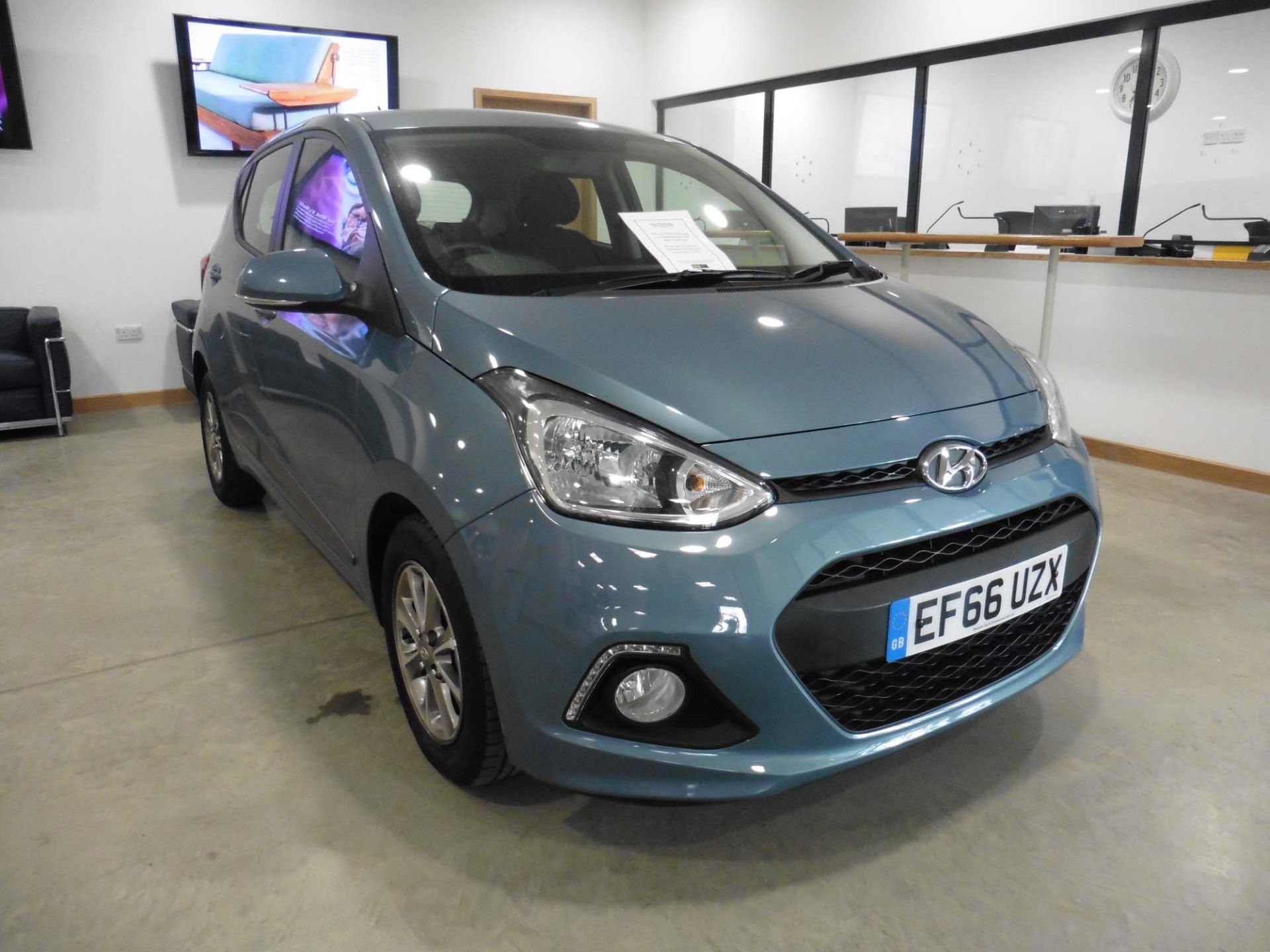 Hyundai i10 Premium 1248cc petrol hatchback Registration number: EF66 UZX First Registered: 29.11.