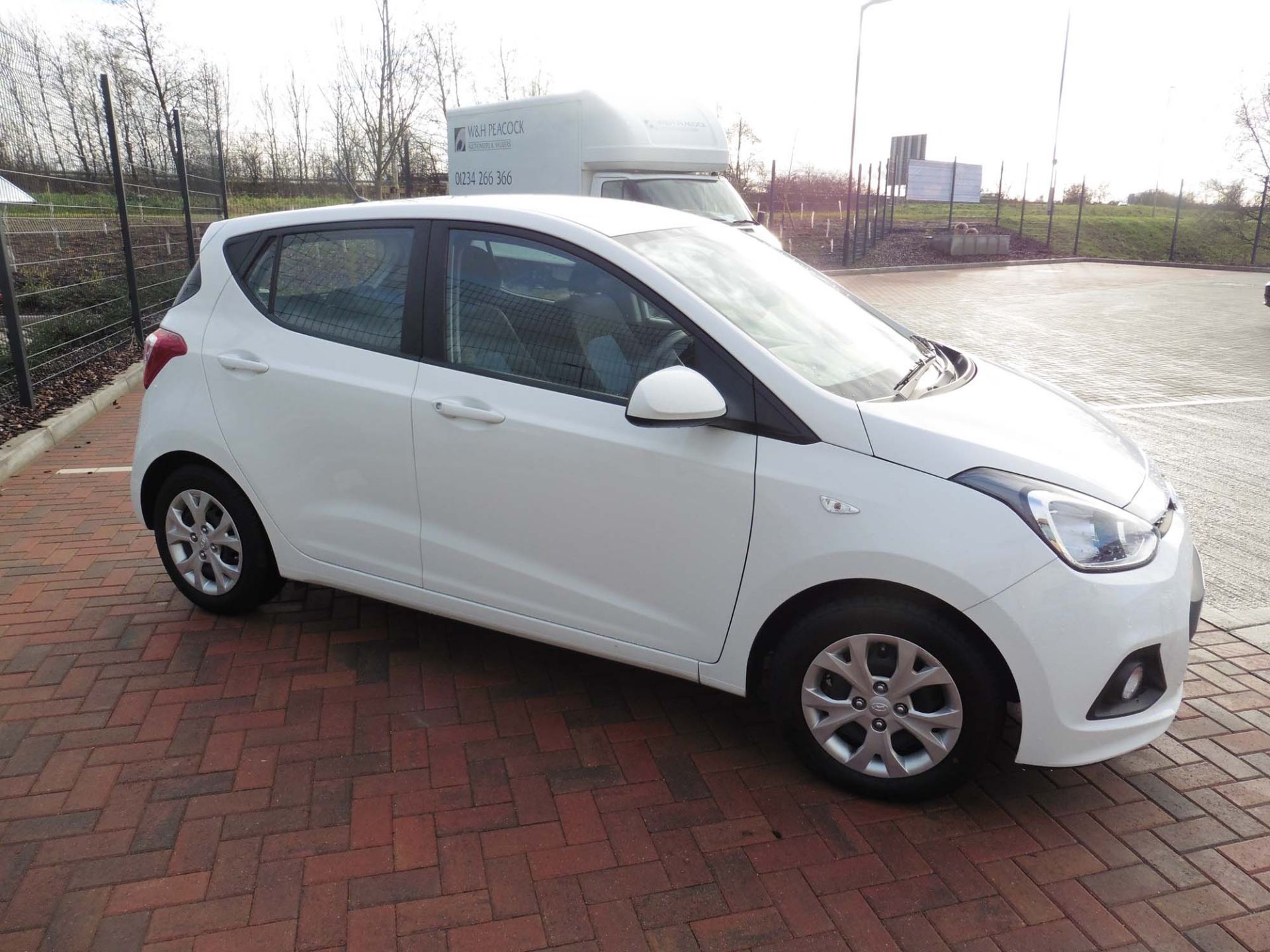 Hyundai i10 SE 988cc petrol hatchback Registration number: AE14 XGM First Registered: 03.03.2014 - Image 6 of 9