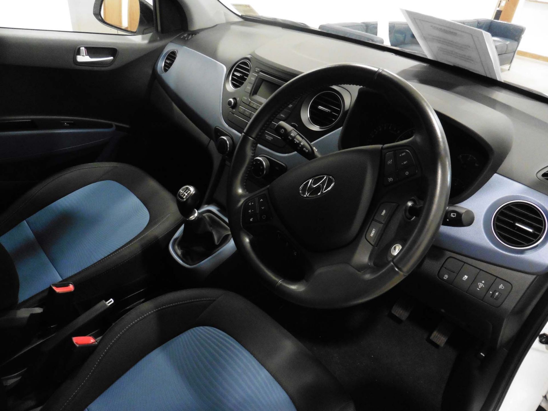 Hyundai i10 Premium Blue Drive 998cc petrol hatchback Registration number: LS65 HKL First - Image 6 of 6