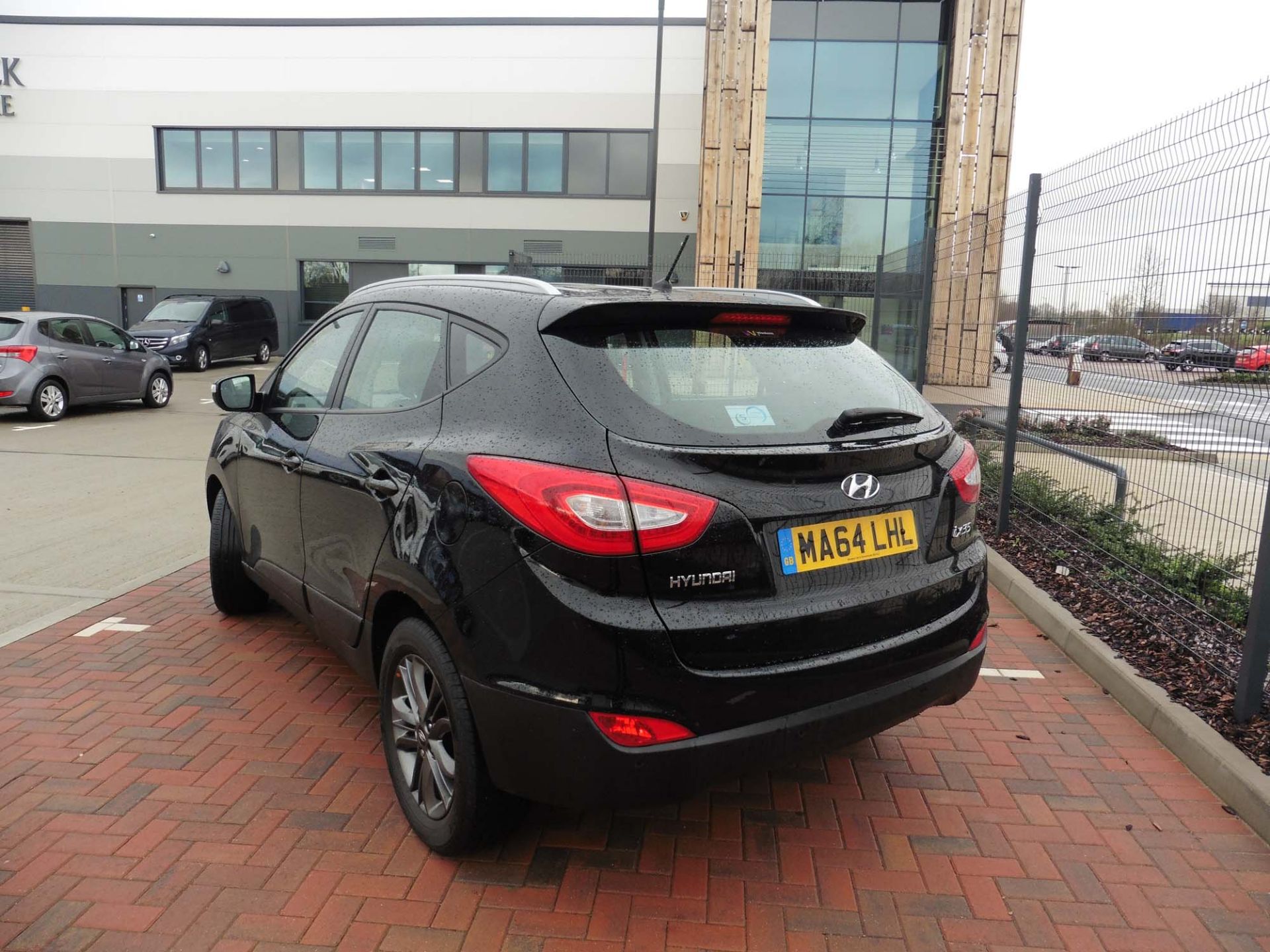 Hyundai ix35 SE 1591cc petrol estate Registration number: MA64 LHL First Registered: 24.09.2014 - Image 4 of 9