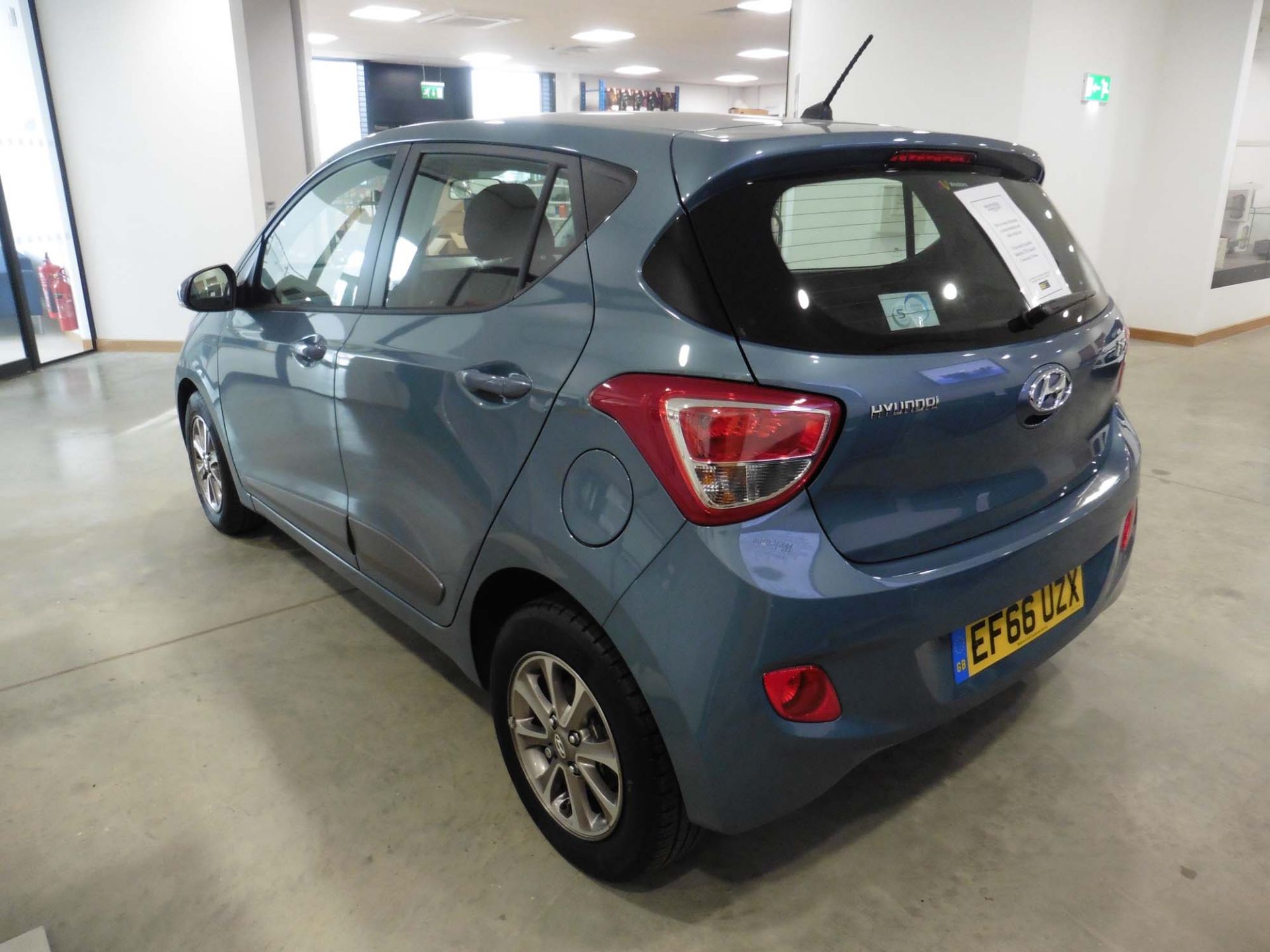 Hyundai i10 Premium 1248cc petrol hatchback Registration number: EF66 UZX First Registered: 29.11. - Image 3 of 4