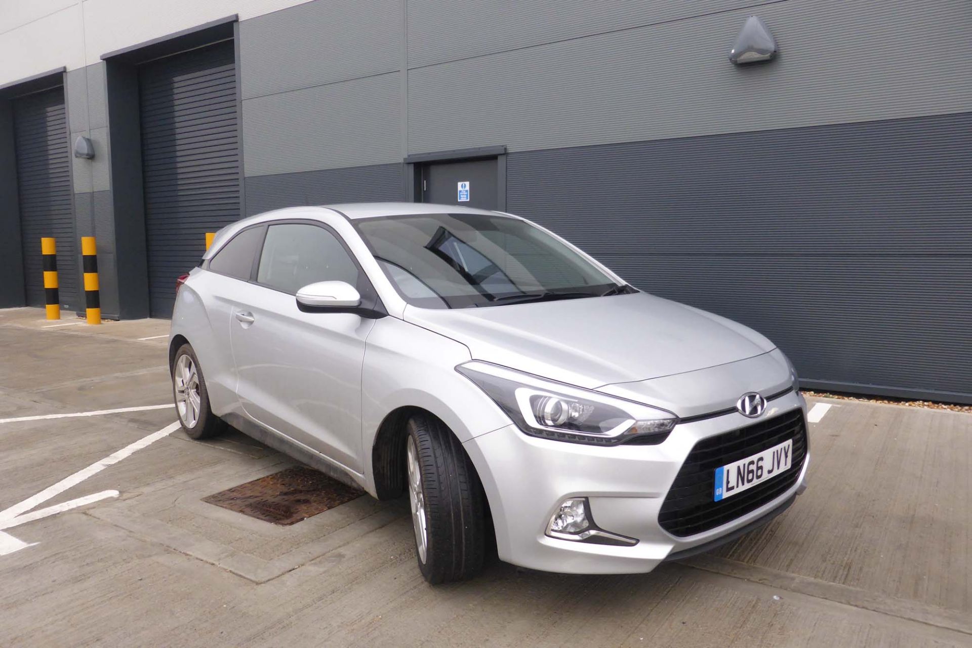 Hyundai i20 Sport Nav T-GDi 988cc coupe, petrol Registration number: LN66 JVY First Registered: 31.