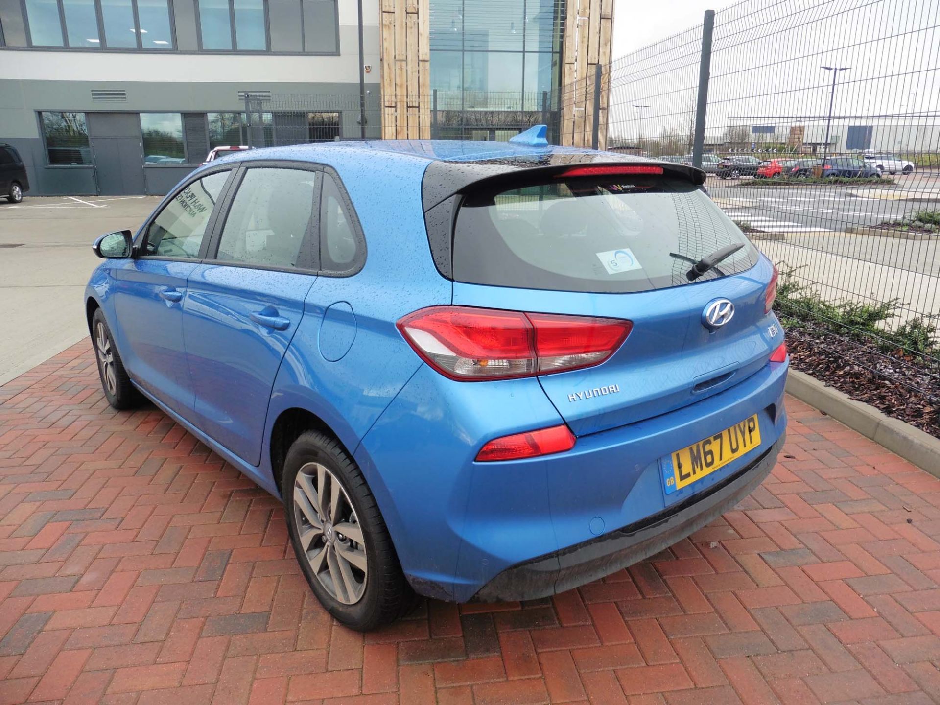 Hyundai i30 SE CRDI 1582cc, diesel hatchback Registration number: LM67 UYP First Registered: 05.12. - Image 4 of 9