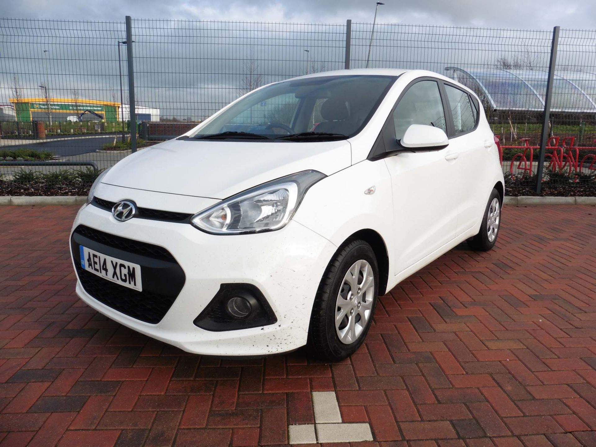 Hyundai i10 SE 988cc petrol hatchback Registration number: AE14 XGM First Registered: 03.03.2014 - Image 2 of 9