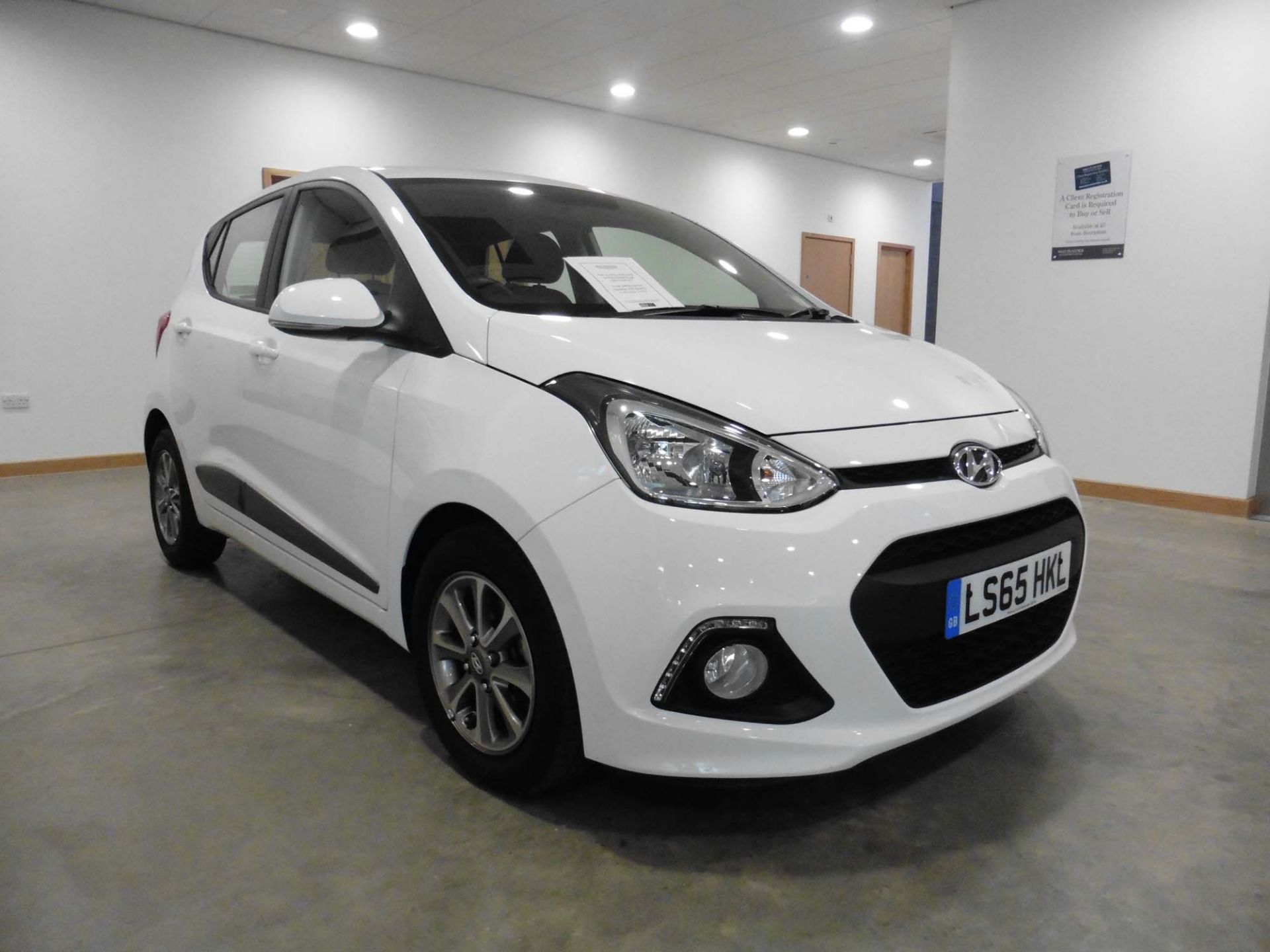 Hyundai i10 Premium Blue Drive 998cc petrol hatchback Registration number: LS65 HKL First