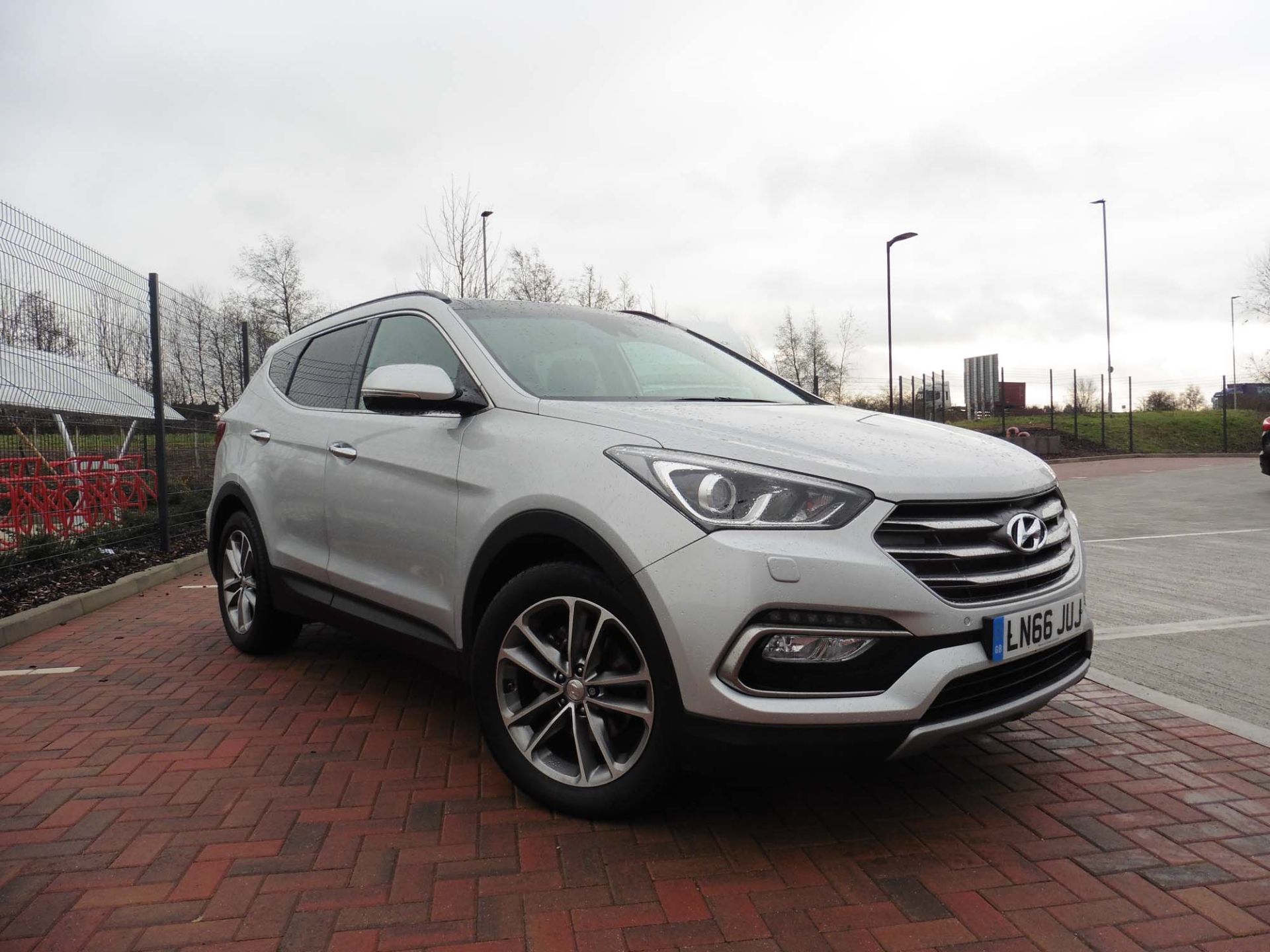 Hyundai Santa Fe Prem SE Bdrive C 2199cc, diesel estate Registration number: LN66 JUJ First