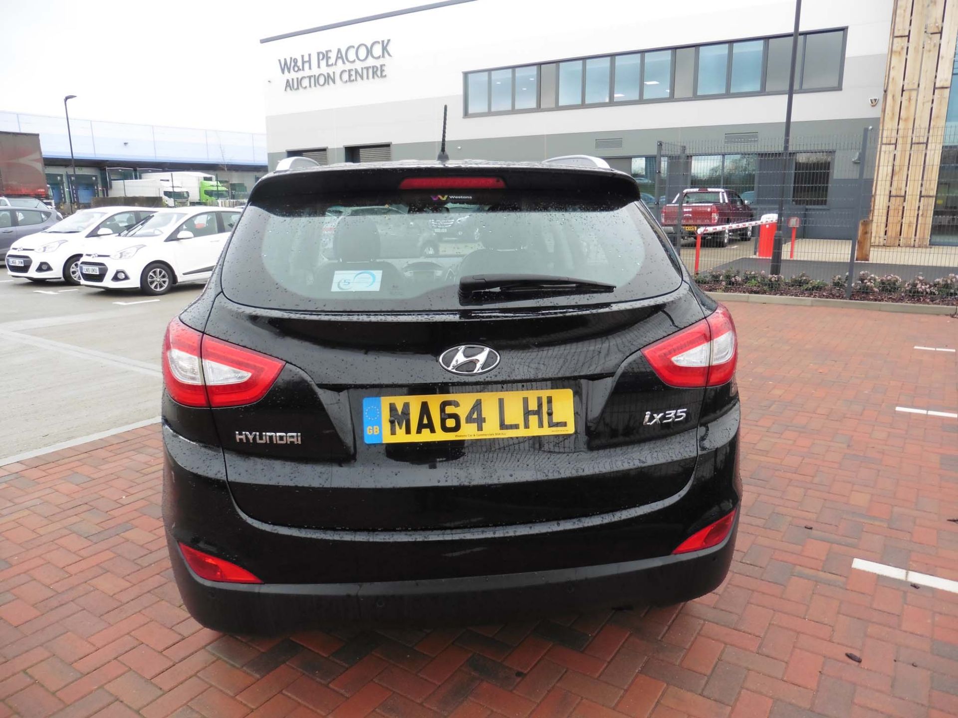 Hyundai ix35 SE 1591cc petrol estate Registration number: MA64 LHL First Registered: 24.09.2014 - Image 5 of 9