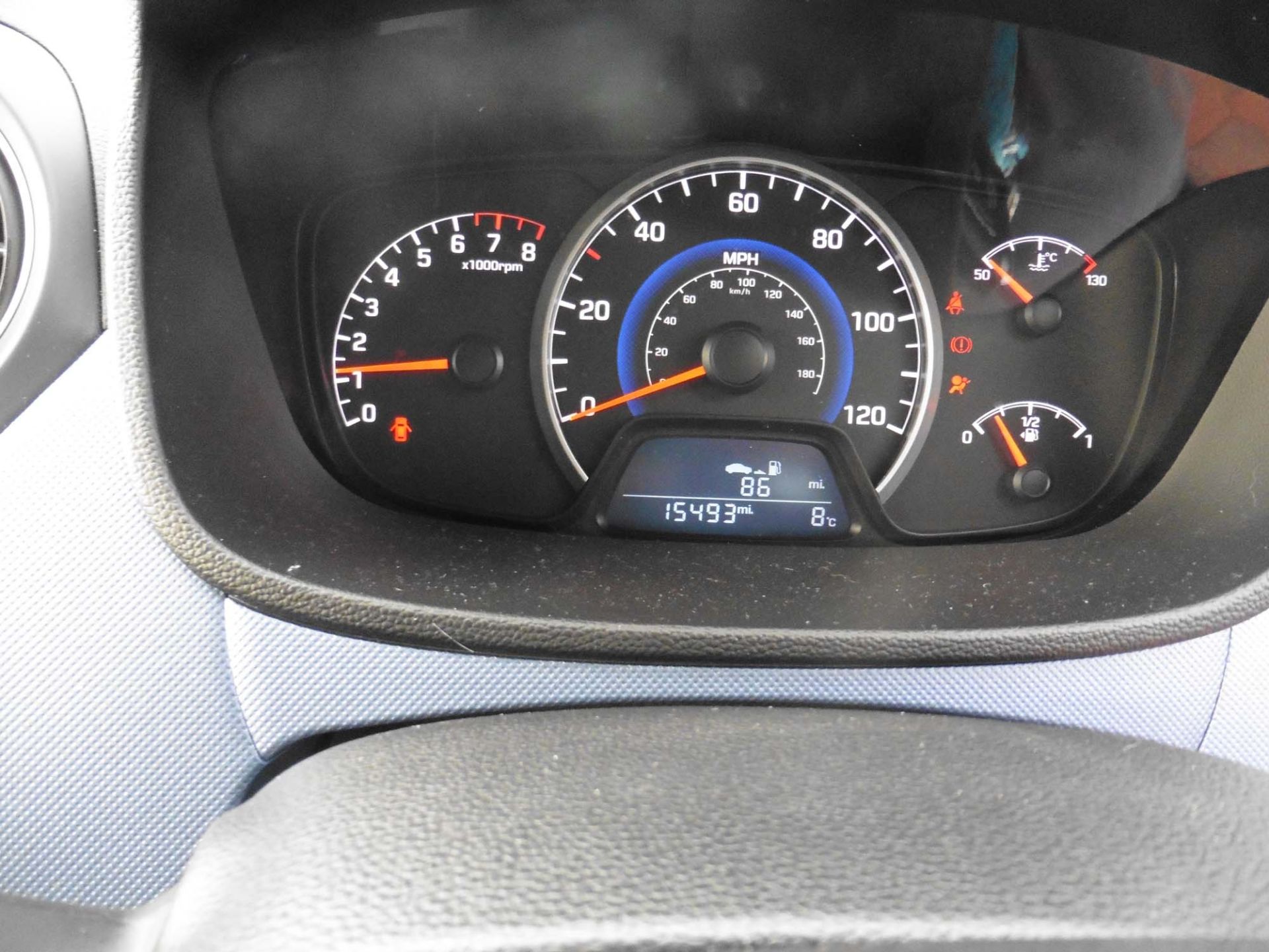 Hyundai i10 Premium 1248cc petrol hatchback Registration number: EF66 URB First Registered: 29.11. - Image 9 of 9