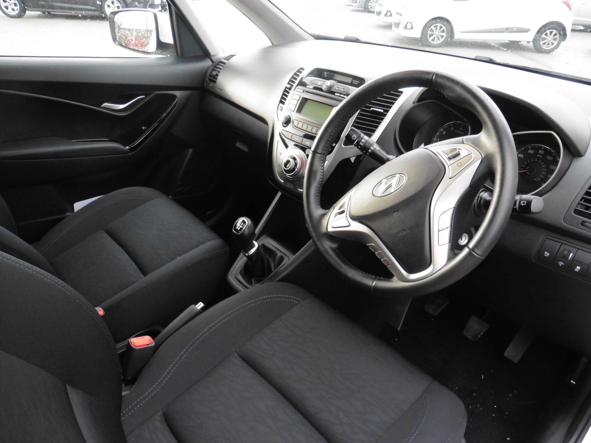 Hyundai ix20 Active 1396cc petrol MPV Registration number: BN64 PFF First Registered: 22.09.2014 - Image 7 of 9